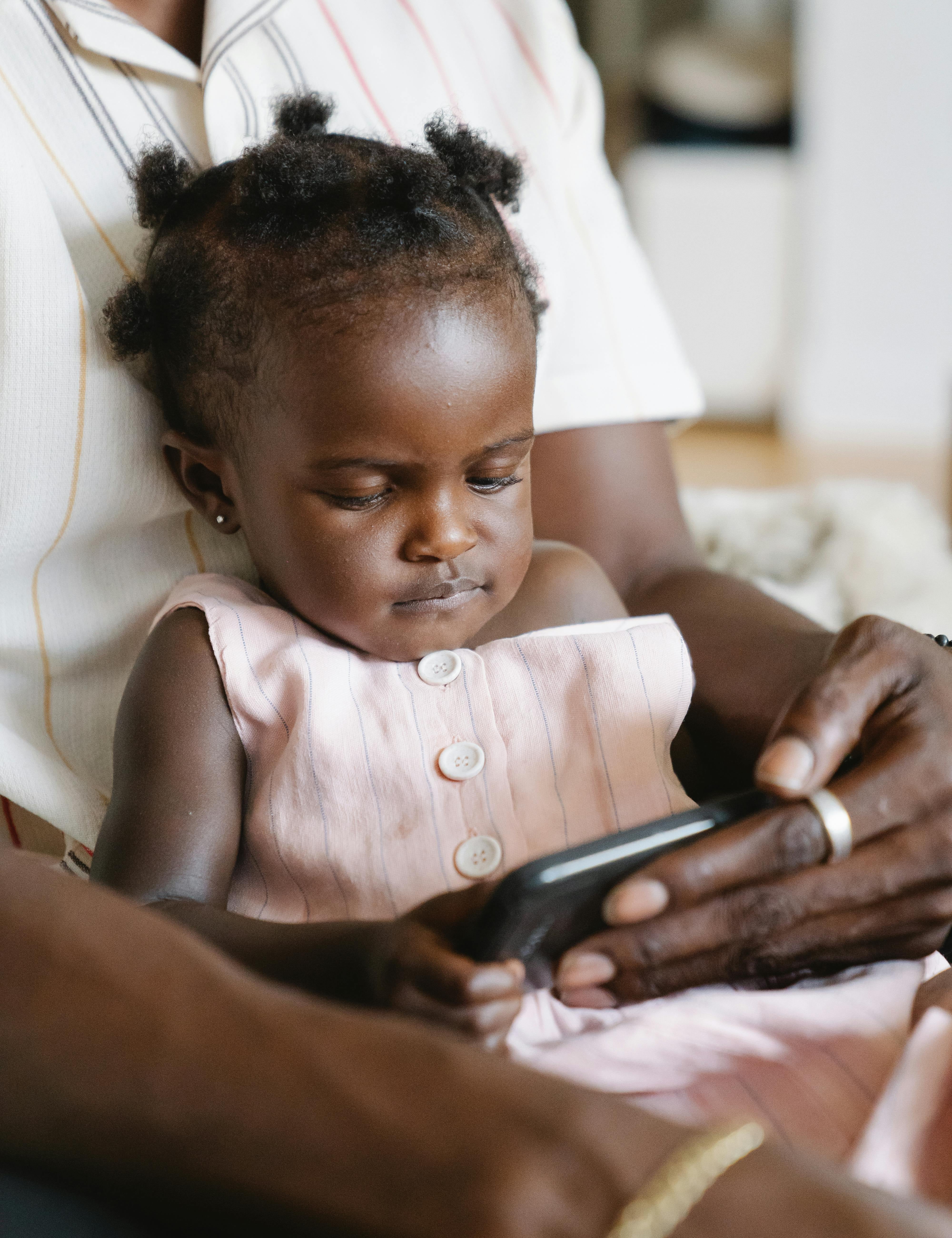 Screen Time vs Sensory Play: What Babies Really Need in Their First Year